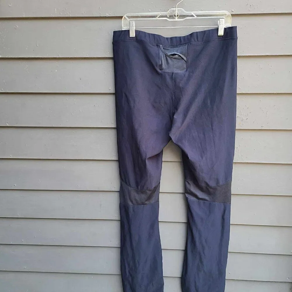 Nike Black Performance Pants with Vented Knees size Large (12-14)